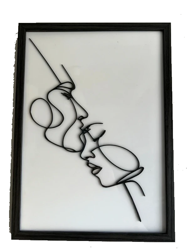 Line Kiss — due volti in una linea continua