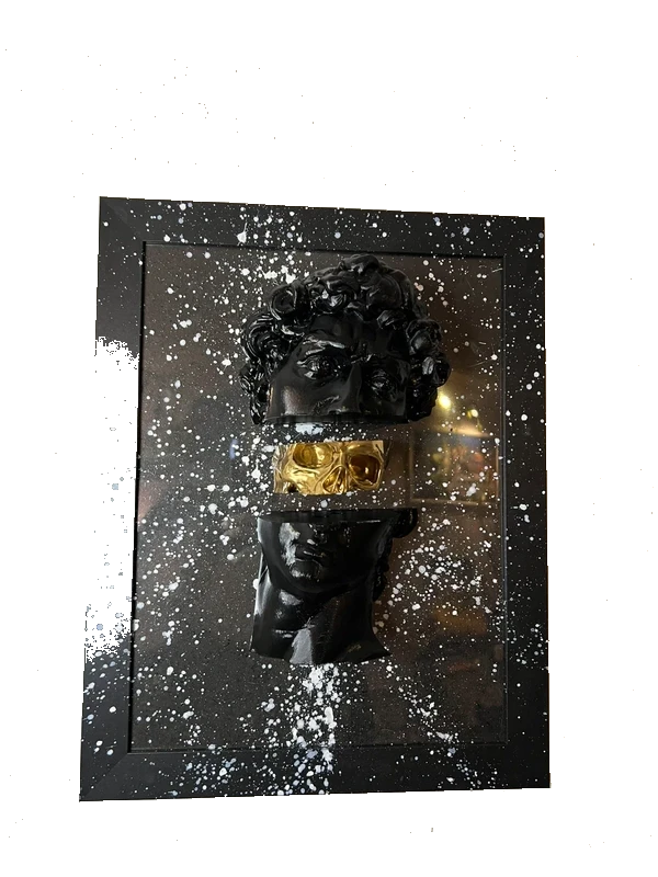 Golden Veil — David nero con banda dorata sugli occhi, schizzi bianchi
